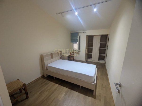 Tirane, jepet me qera apartament 2+1 Kati 2, 105 m² 650 € (Inxhinieria Ndertimit)
