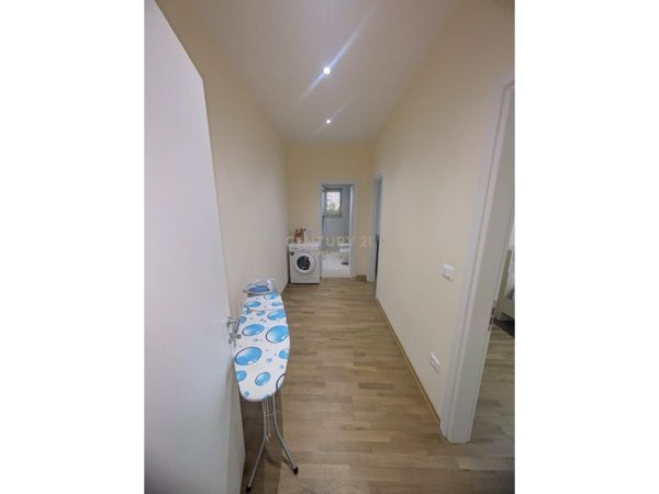 Tirane, jepet me qera apartament 2+1 Kati 2, 105 m² 650 € (Inxhinieria Ndertimit)