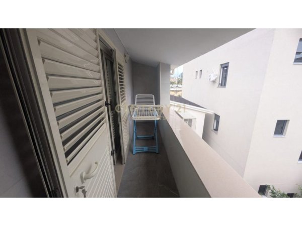 Tirane, jepet me qera apartament 2+1 Kati 2, 105 m² 650 € (Inxhinieria Ndertimit)