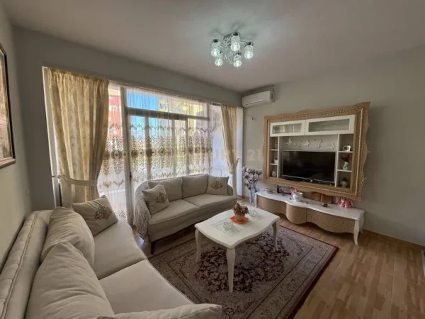 Tirane, jap me qera apartament 2+1 Kati 2, 90 m² 600 € (Sheshi Eleonora)