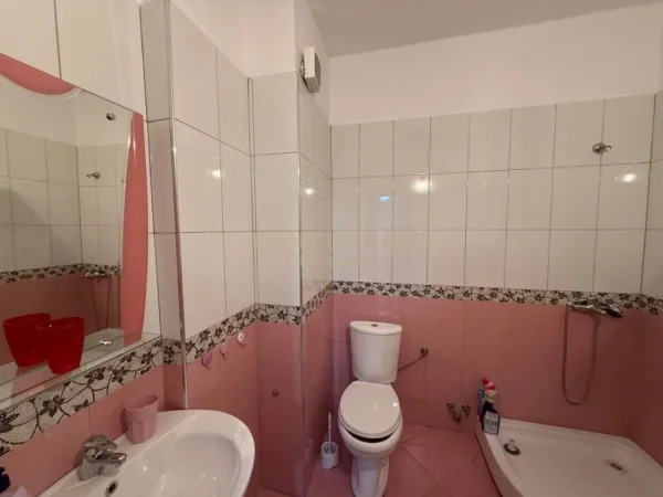 Tirane, jap me qera apartament 2+1 Kati 2, 90 m² 600 € (Sheshi Eleonora)