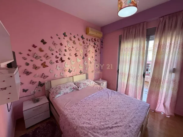 Tirane, jap me qera apartament 2+1 Kati 2, 90 m² 600 € (Sheshi Eleonora)