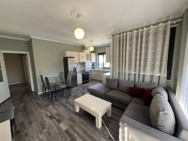 Tirane, jepet me qera apartament 2+1 Kati 2, 85 m² 550 € (Tregu elektrik)