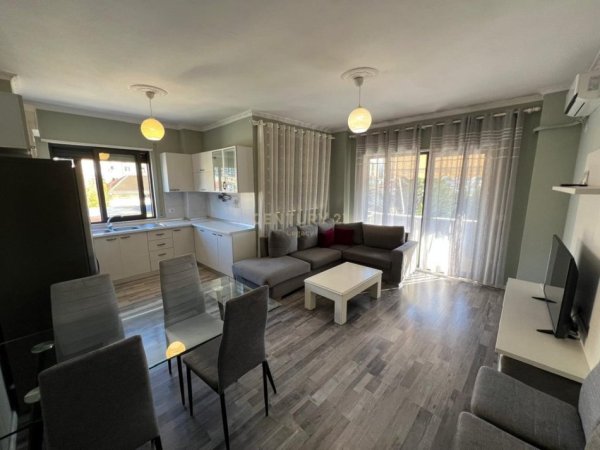 Tirane, jepet me qera apartament 2+1 Kati 2, 85 m² 550 € (Tregu elektrik)