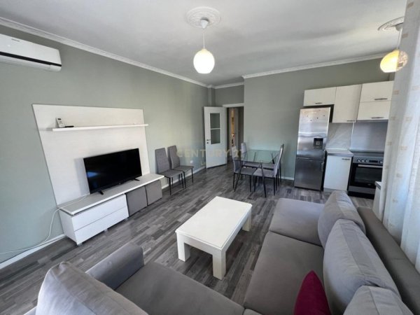 Tirane, jepet me qera apartament 2+1 Kati 2, 85 m² 550 € (Tregu elektrik)