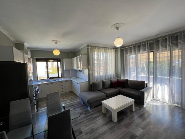 Tirane, jepet me qera apartament 2+1 Kati 2, 85 m² 550 € (Tregu elektrik)