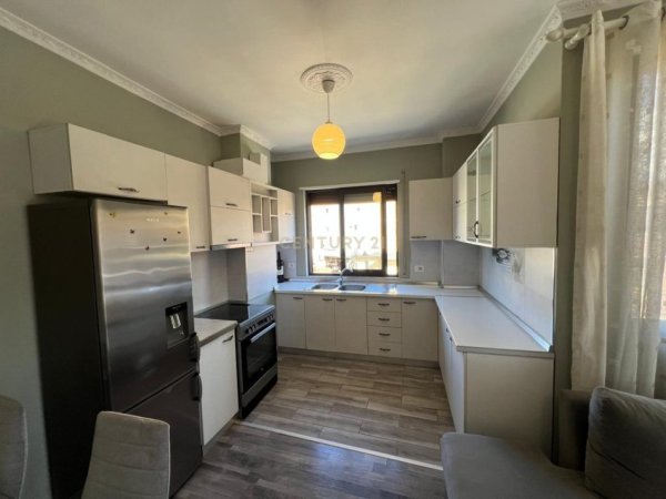 Tirane, jepet me qera apartament 2+1 Kati 2, 85 m² 550 € (Tregu elektrik)