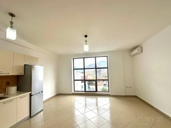 Tirane, jepet me qera zyre Kati 6, 100 m² 700 € (Selvia)