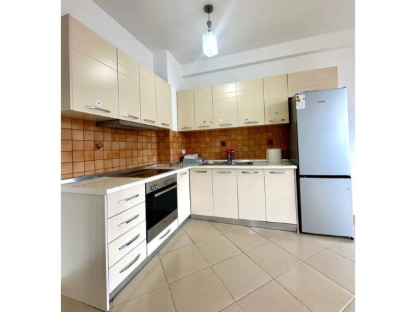 Tirane, jepet me qera zyre Kati 6, 100 m² 700 € (Selvia)