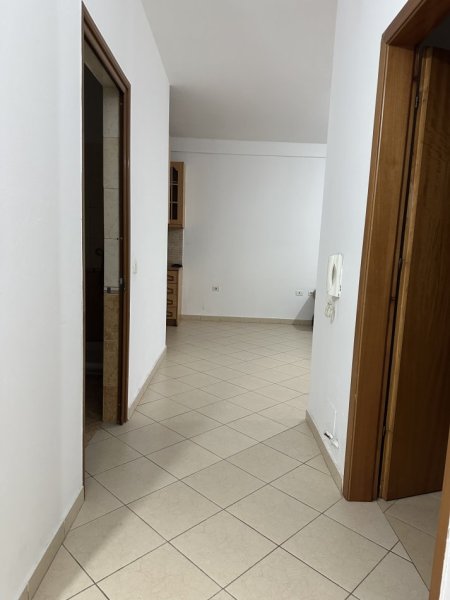 Tirane, jepet me qera apartament 1+1 Kati 4, 77 m² 300 € 