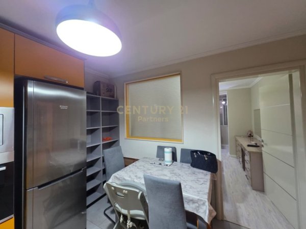 Tirane, jepet me qera apartament Kati 3, 76 m² 900 € (Qender)