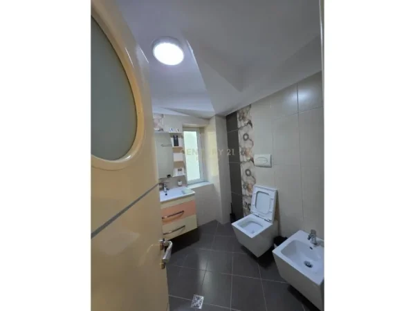 Tirane, jepet me qera apartament Kati 3, 76 m² 900 € (Qender)