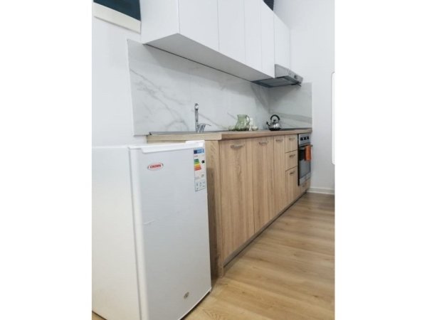 Tirane, jap me qera apartament 1+1 Kati 1, 40 m² 450 € (Ali demi)