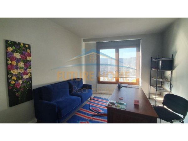 Tirane, jepet me qera zyre Kati 7, 200 m² 3.100 € (HILTON BULEVARDI GJERGJ FISHTA)