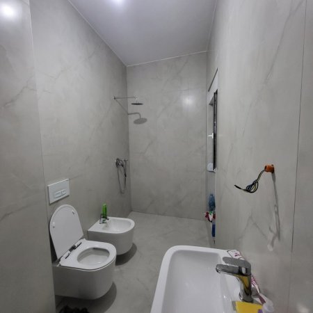 Tirane, jepet me qera apartament 2+1+Ballkon Kati 3, 80 m² 550 € (Kompleksi Kadiu)