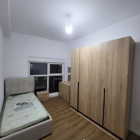 Tirane, jepet me qera apartament 2+1+Ballkon Kati 3, 80 m² 550 € (Kompleksi Kadiu)