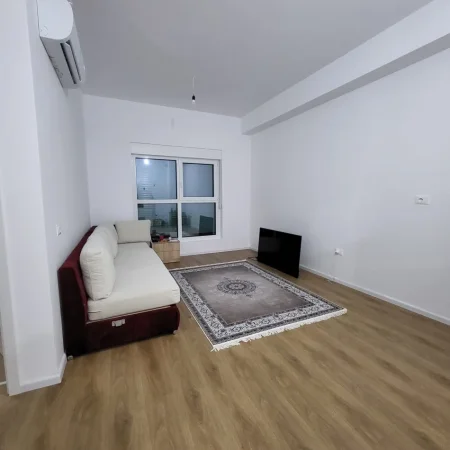 Tirane, jepet me qera apartament 2+1+Ballkon Kati 3, 80 m² 550 € (Kompleksi Kadiu)