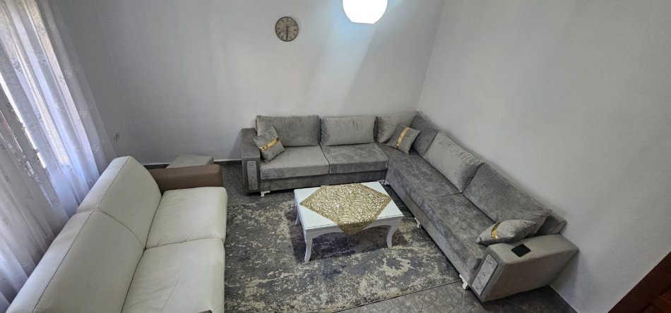 Tirane, jepet me qera apartament 1+1+Ballkon Kati 1, 60 m² 410 € (rruga babe rexha)