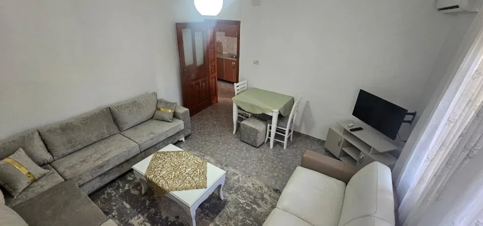 Tirane, jepet me qera apartament 1+1+Ballkon Kati 1, 60 m² 410 € (rruga babe rexha)