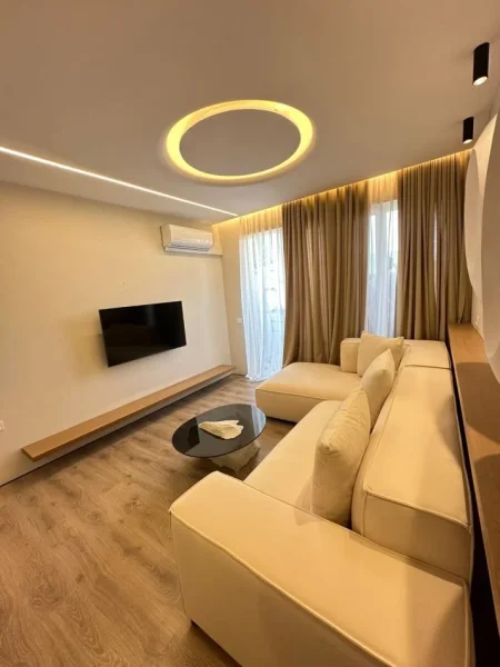 Tirane, jepet me qera apartament 1+1 Kati 6, 65 m² 500 € (Kompleksi Dilo mbas Cabejve ne Yzberisht)
