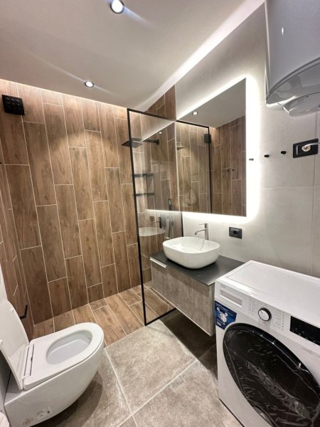 Tirane, jepet me qera apartament 1+1 Kati 6, 65 m² 500 € (Kompleksi Dilo mbas Cabejve ne Yzberisht)