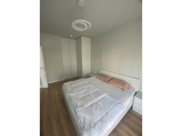 Tirane, jepet me qera apartament 2+1+Ballkon+Post Parkimi,  Kati 1, 96 m² 750 € (Kodra e Diellit)