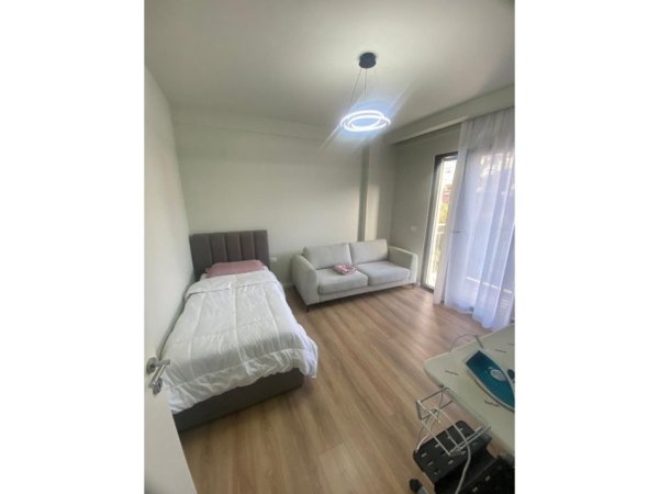 Tirane, jepet me qera apartament 2+1+Ballkon+Post Parkimi,  Kati 1, 96 m² 750 € (Kodra e Diellit)