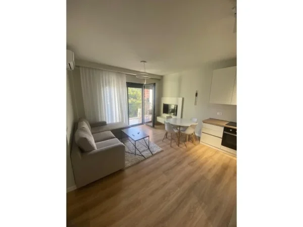 Tirane, jepet me qera apartament 2+1+Ballkon+Post Parkimi,  Kati 1, 96 m² 750 € (Kodra e Diellit)