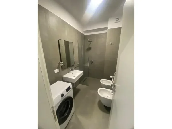 Tirane, jepet me qera apartament 2+1+Ballkon+Post Parkimi,  Kati 1, 96 m² 750 € (Kodra e Diellit)