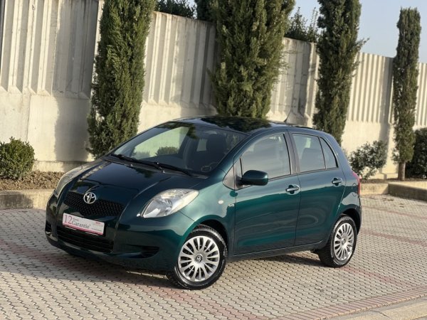 TOYOTA YARIS 1.4 NAFTE 👉 2008 👈 kambio MANUALE - 4.100 €