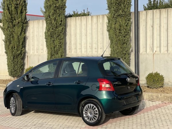 TOYOTA YARIS 1.4 NAFTE 👉 2008 👈 kambio MANUALE - 4.100 €