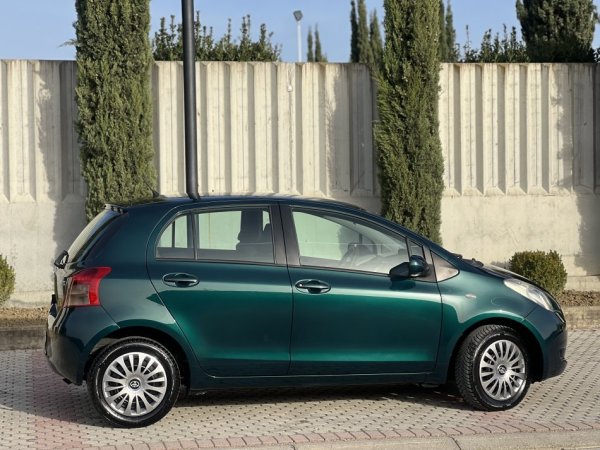 TOYOTA YARIS 1.4 NAFTE 👉 2008 👈 kambio MANUALE - 4.100 €