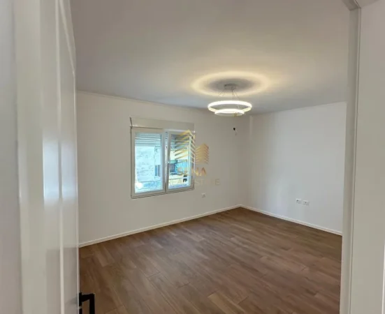Tirane, shitet apartament 2+1+Ballkon Kati 4, 65 m² 118.000 € (Porcelan)
