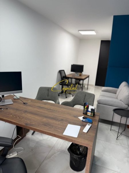 Tirane, jepet me qera zyre Kati 1, 28 m² 530 € (MYSLYM SHYRI)