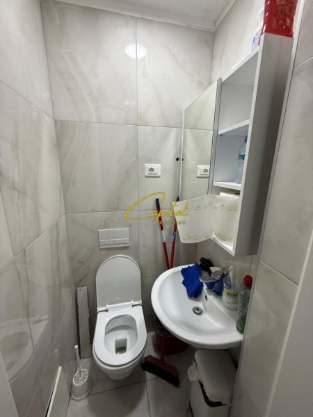 Tirane, jepet me qera zyre Kati 1, 28 m² 530 € (MYSLYM SHYRI)