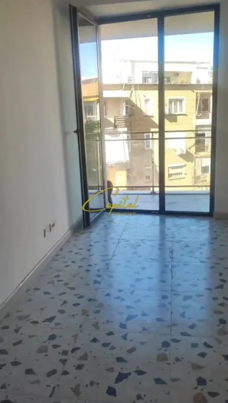 Tirane, jepet me qera zyre Kati 1, 62 m² 620 € (RRUGA MINE PEZA)