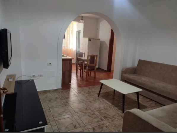 Tirane, jepet me qera Vile 1+1 Kati 1, 70 m² (Pran KMY ,Laprak)