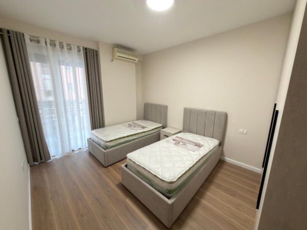 Tirane, jepet me qera apartament 2+1 Kati 2, 101 m²