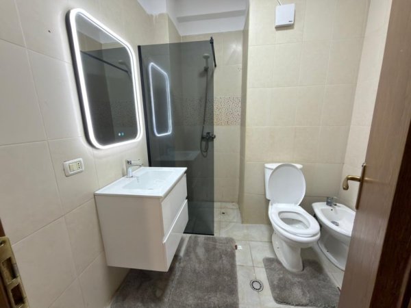 Tirane, jepet me qera apartament 2+1 Kati 2, 101 m²