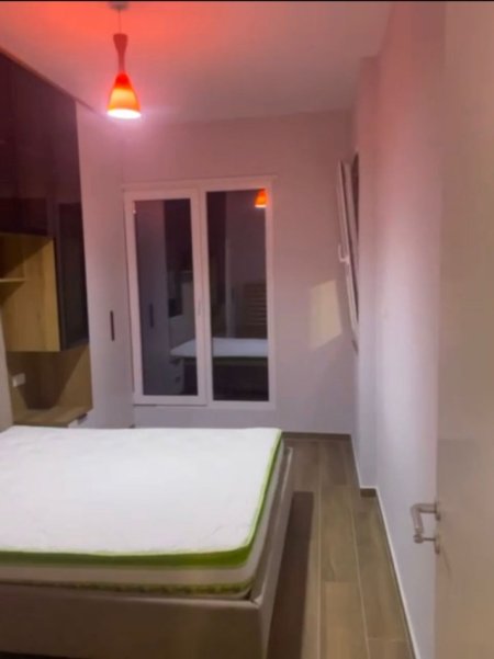 Tirane, jepet me qera apartament 1+1+Ballkon , 65 m² 800 € (Rruga Faik Tërnova)