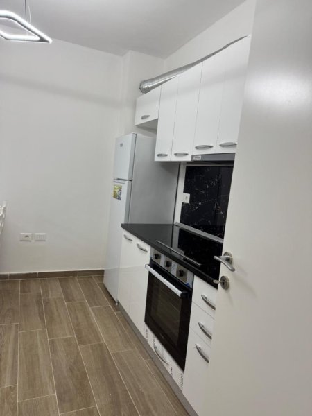 Jepet me Qera Super Apartament 2+1 ne 5 Maji,  400 €URO