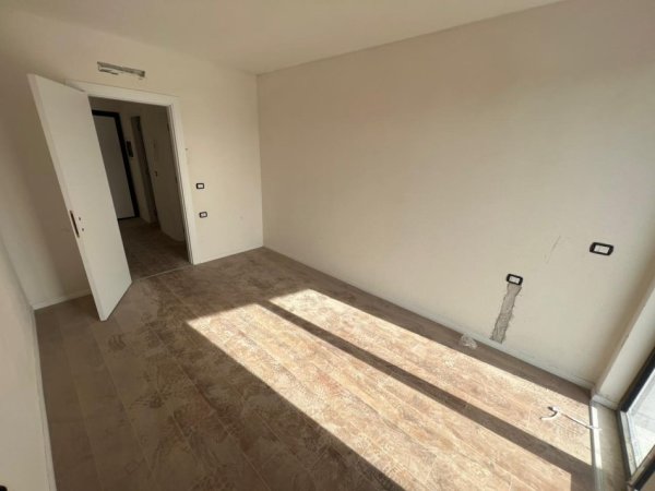 Tirane, shitet apartament 2+1 Kati 9, 102 m² 166.000 €