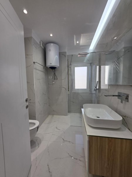 Tirane, jepet me qera apartament 2+1 Kati 3, 1.000 € (Rruga e Kavajes)