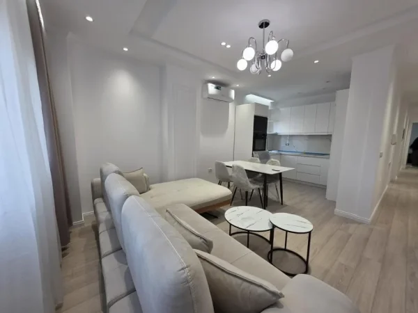 Tirane, jepet me qera apartament 2+1 Kati 3, 900 €, Rruga Him Kolli