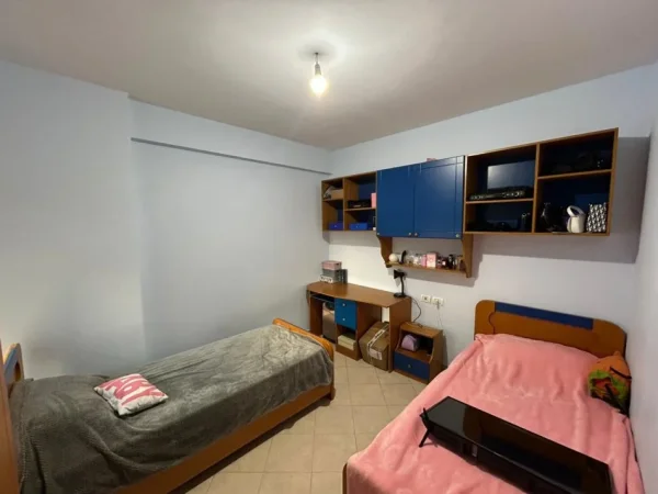 Tirane, jepet me qera apartament 2+1 Kati 4, 700 € 