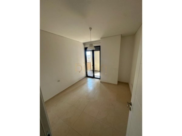 Tirane, jepet me qera Kati 7, 100 m² 500 € (Spitali Amerikan)