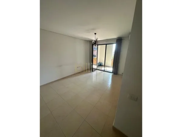 Tirane, jepet me qera Kati 7, 100 m² 500 € (Spitali Amerikan)