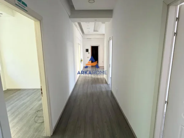 Tirane, jepet me qera ambjent biznesi Kati 0, 150 m² 1.500 € 