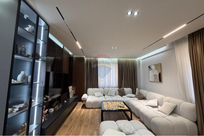 Tirane, shes apartament 3+1+Aneks+Ballkon Kati 2, 176 m² 251.700 € (Rruga Mikel Maruli)