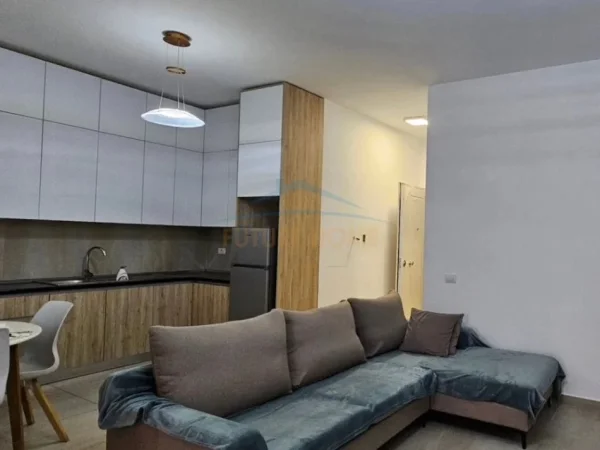 Tirane, jepet me qera apartament 1+1 Kati 1, 59 m² 550 € (Kopshti Botanik , Prane Xhamise)